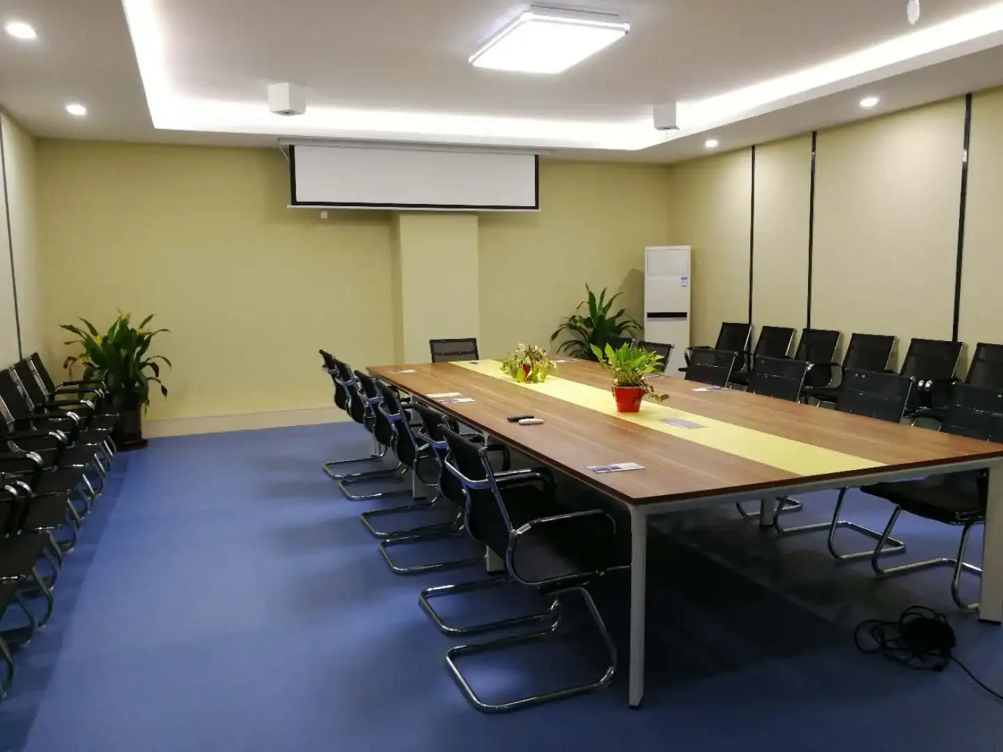 Smart Watch Wireless Calling Message Reminder Sleep Tracker Multiple Sports Fitness Tracker 2.2 Inch HD Display 120+ Exercise - Wear444