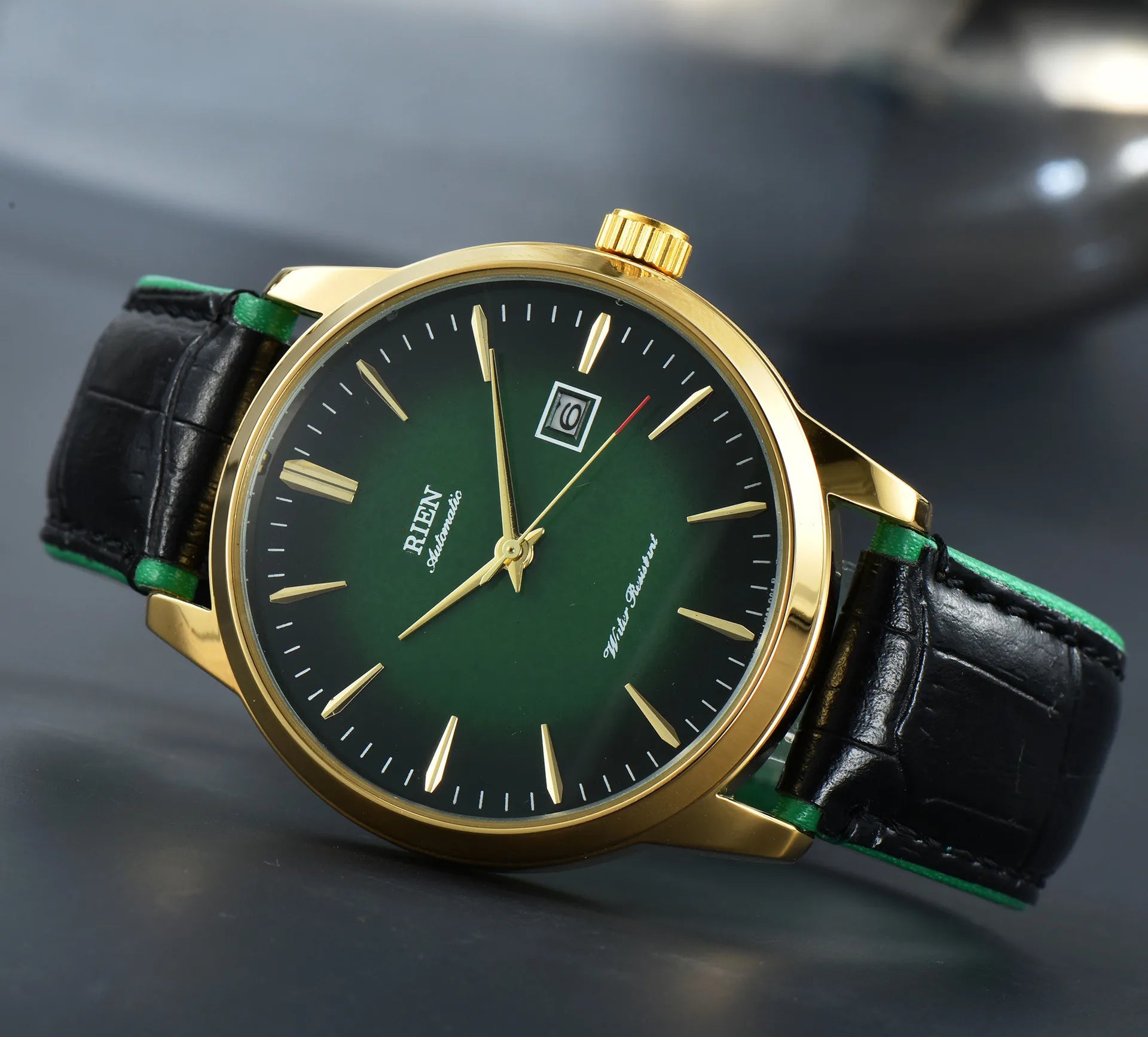 Men's Quartz Watch with 3 O'clock Position Calendar Quartz Movement 40.5mm Dial Diameter and 11mm Thickness Leather Strap