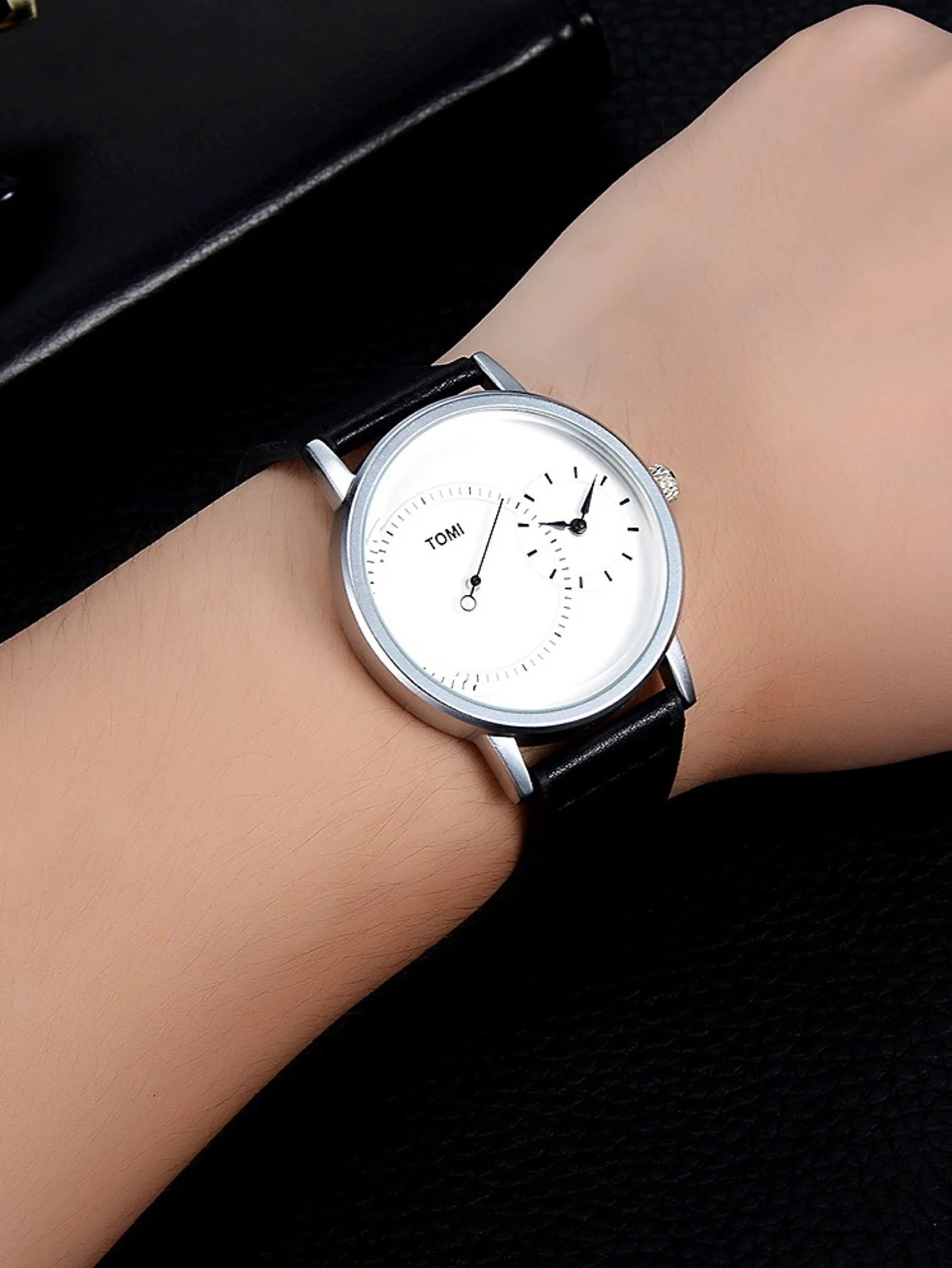 Elegant Watch for Men Simple Style Men Quartz Wrist Watches Casual Leather New Wristwatch Minimalist Black White Brown Man Clock