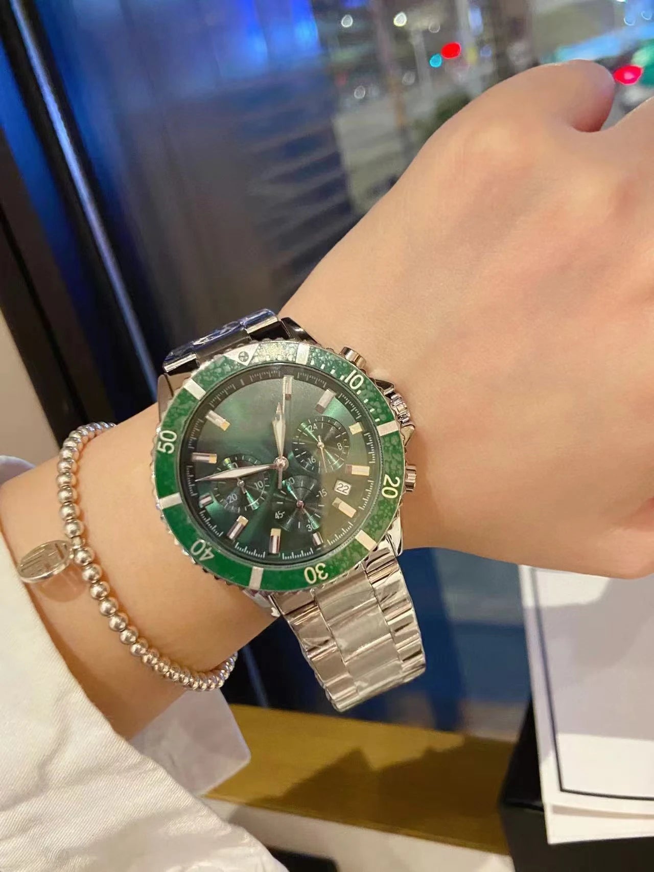 Premium Large Dial Quartz Watch - Luminous Stainless Steel Statement Piece